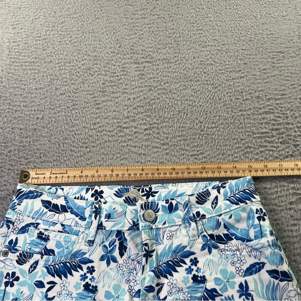 Tommy Bahama Denim Shorts Womens 27 White Blue Floral Tropical Beach Hawaiian - Picture 3 of 8